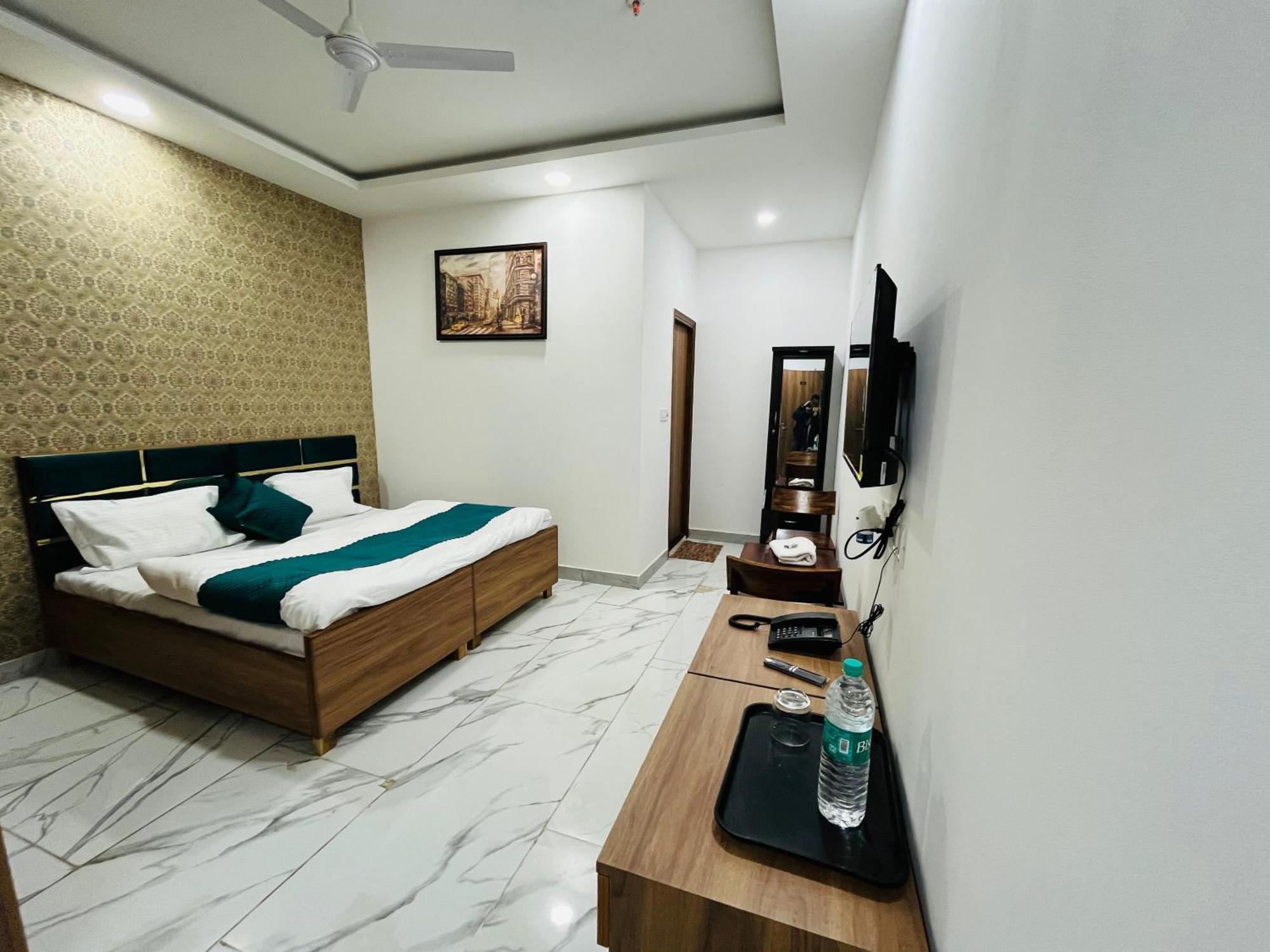 Townhouse Happy Habitat Guest House Greater Noida Ngoại thất bức ảnh